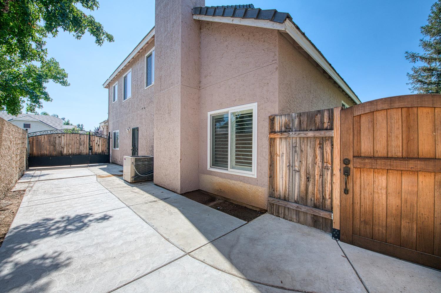 1323 Oak Ave, Clovis, CA 93611