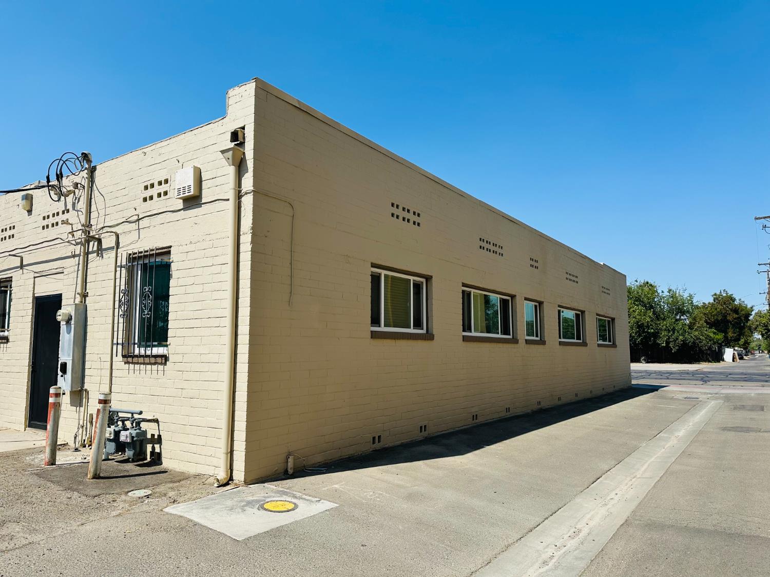 408 E Yosemite Ave, Madera, CA 93638