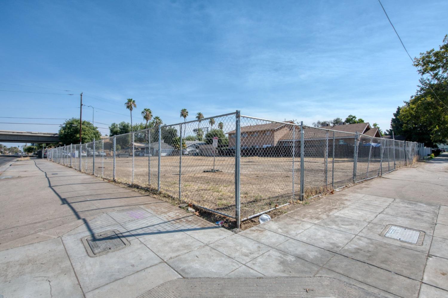 704 N Fresno St, Fresno, CA 93701