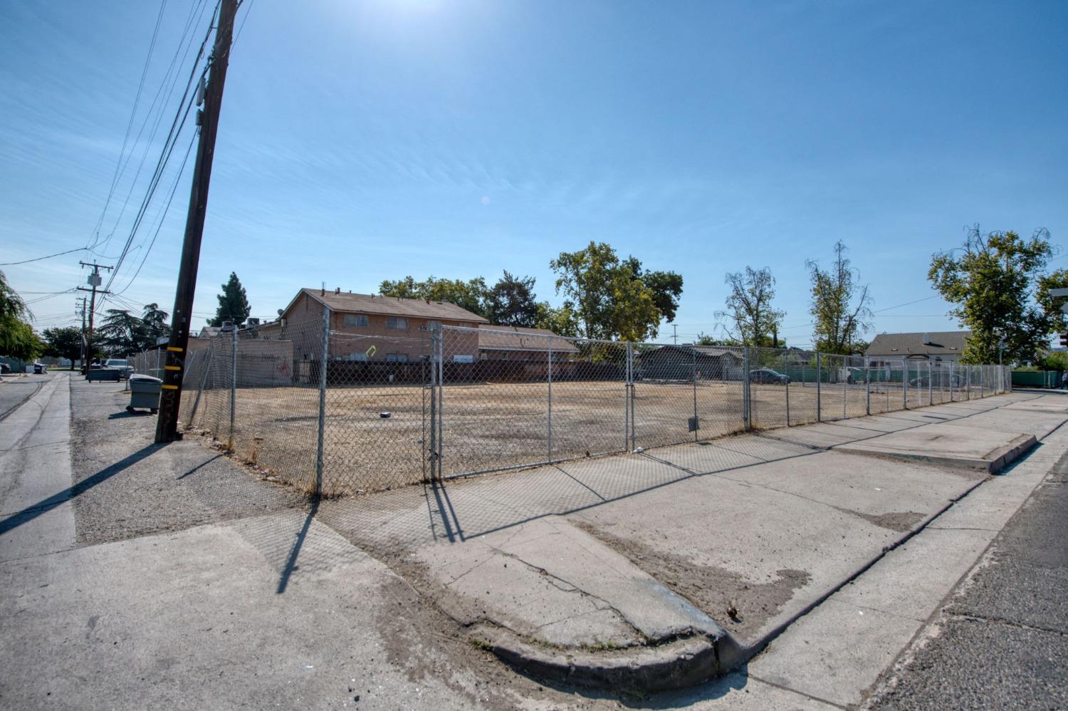 704 N Fresno St, Fresno, CA 93701