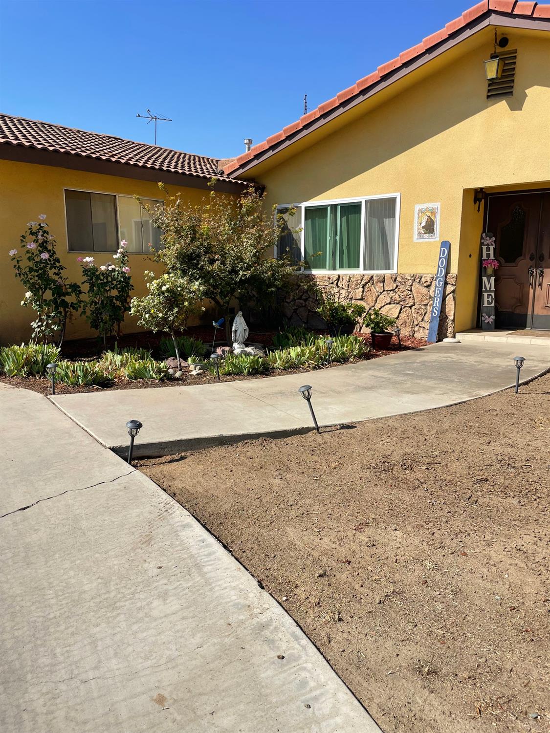 1625 S Lydia Dr, Tulare, CA 93274