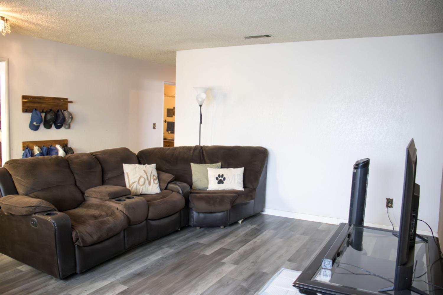 1625 S Lydia Dr, Tulare, CA 93274