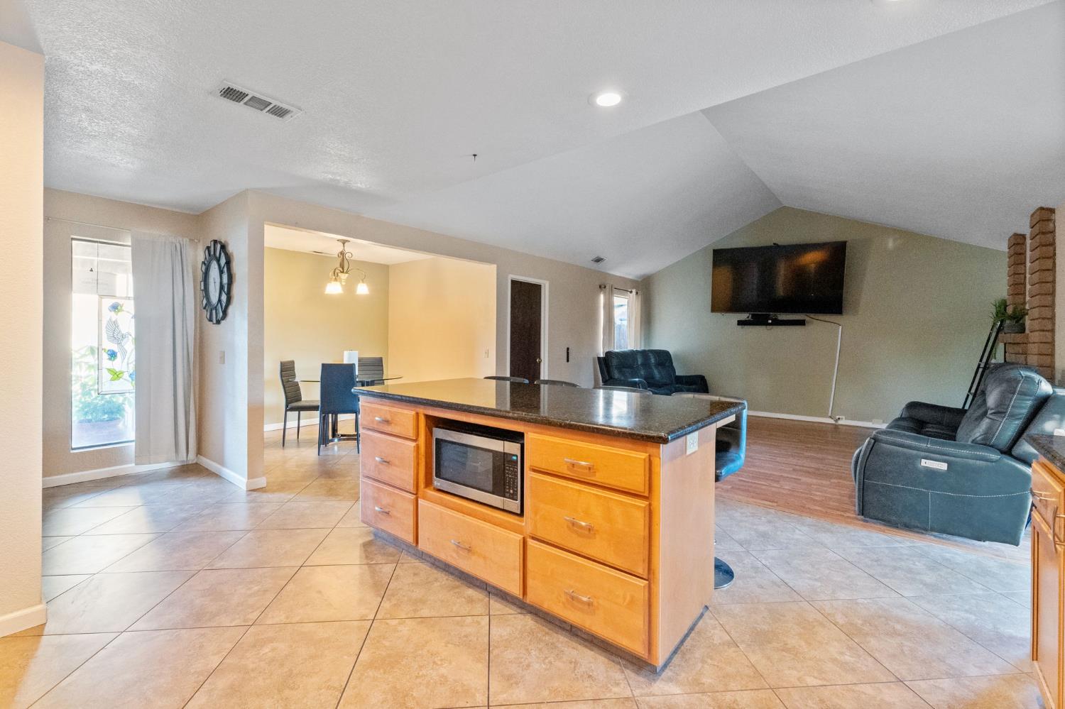 27376 San Bruno Ave, Madera, CA 93637