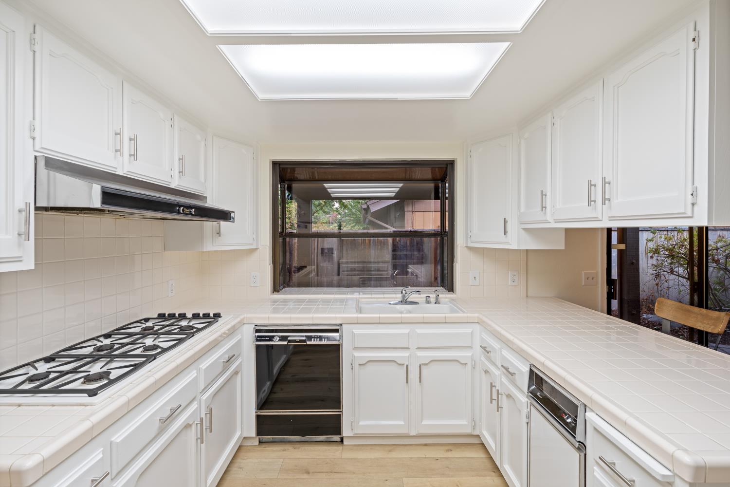 6260 N Palm Ave #111, Fresno, CA 93704