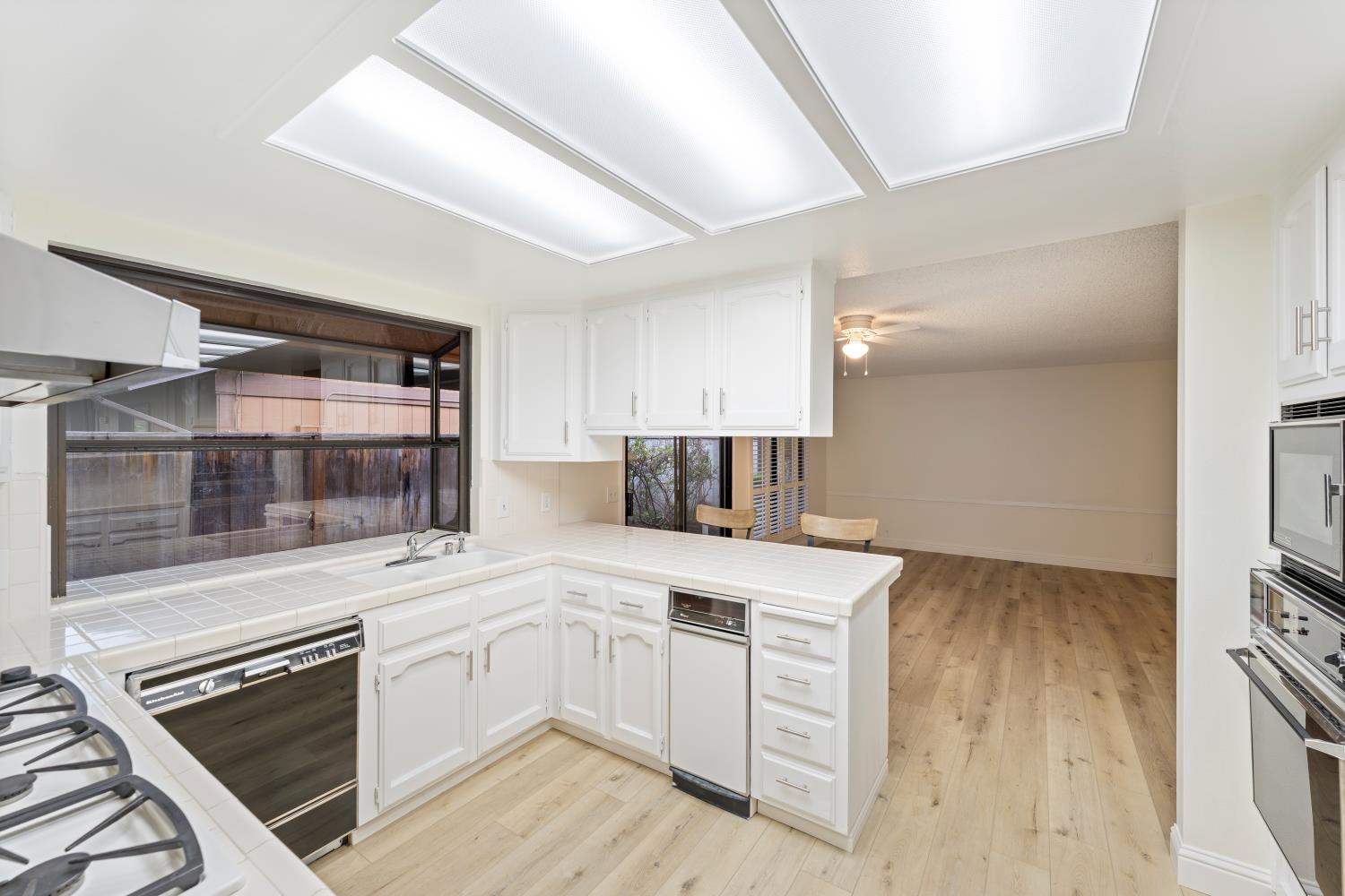 6260 N Palm Ave #111, Fresno, CA 93704