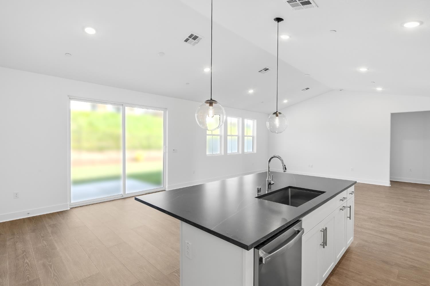 8053 Cottonwood Dr, Friant, CA 93626