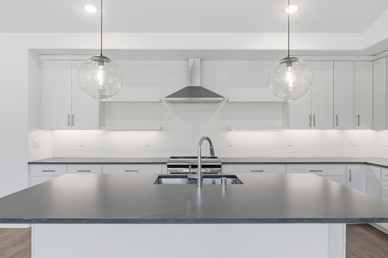 8053 Cottonwood Dr, Friant, CA 93626