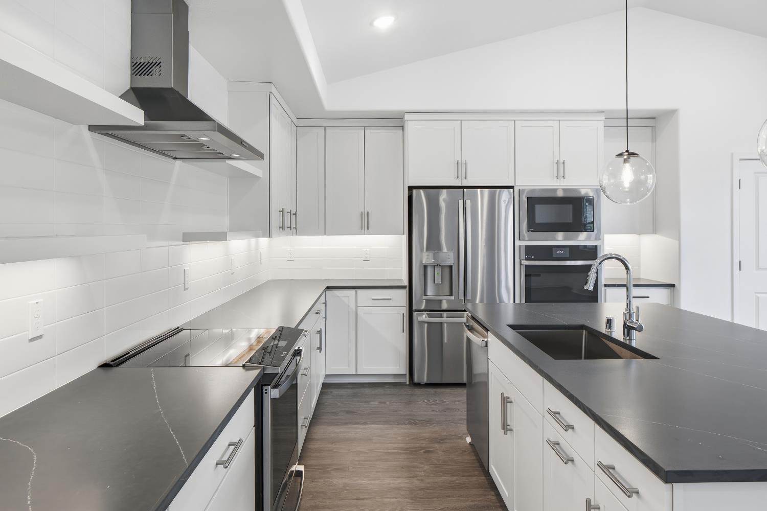 8053 Cottonwood Dr, Friant, CA 93626