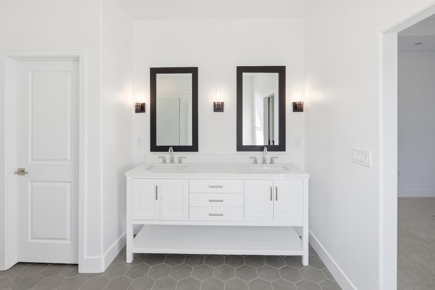 8053 Cottonwood Dr, Friant, CA 93626