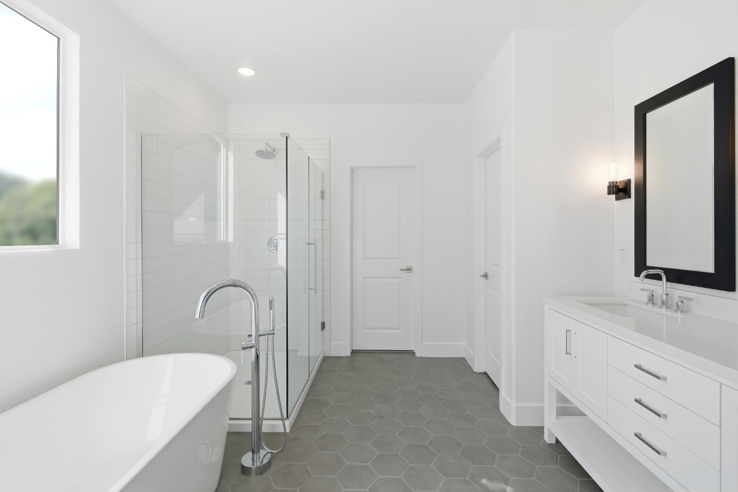 8053 Cottonwood Dr, Friant, CA 93626