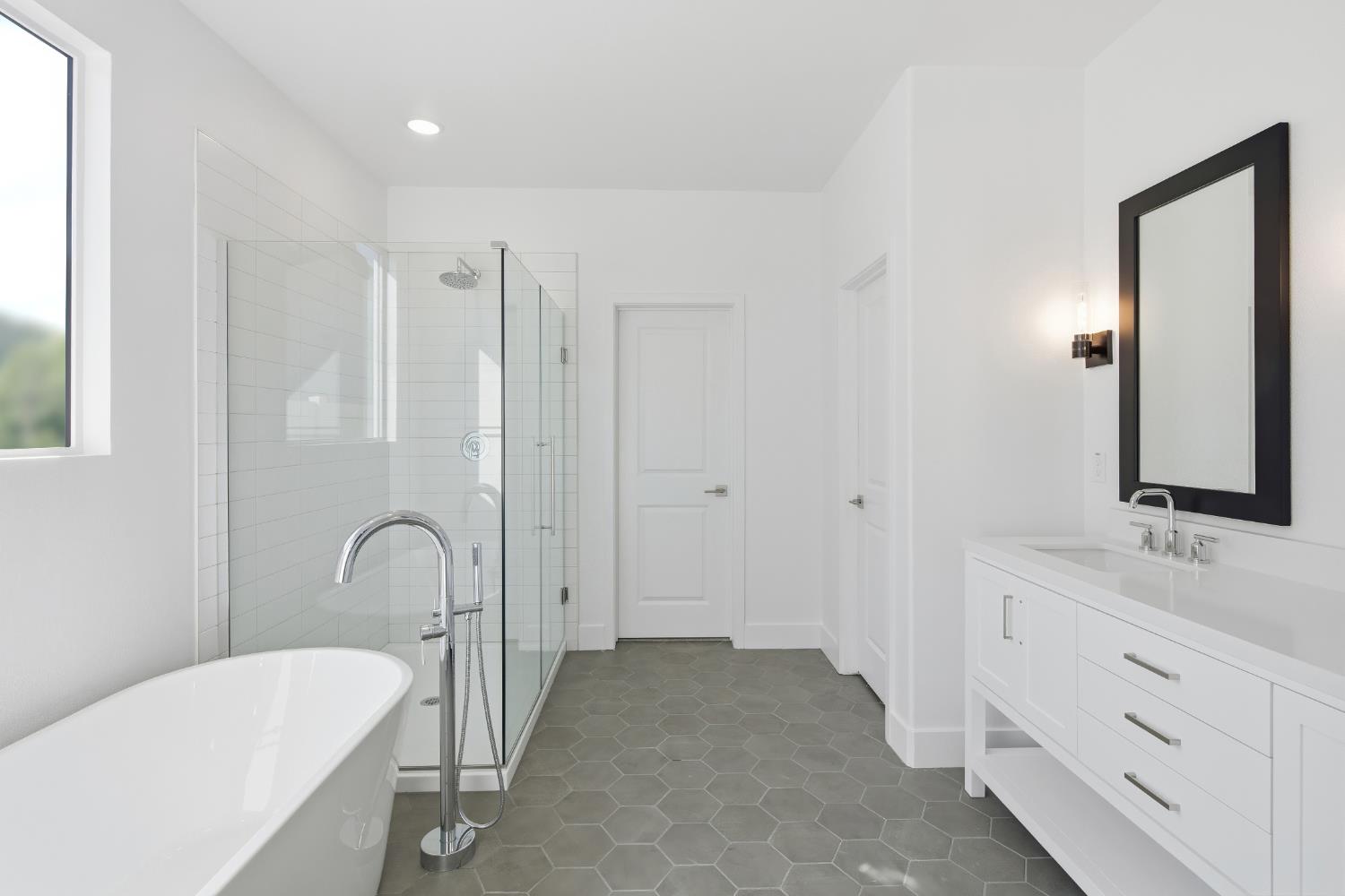 8053 Cottonwood Dr, Friant, CA 93626