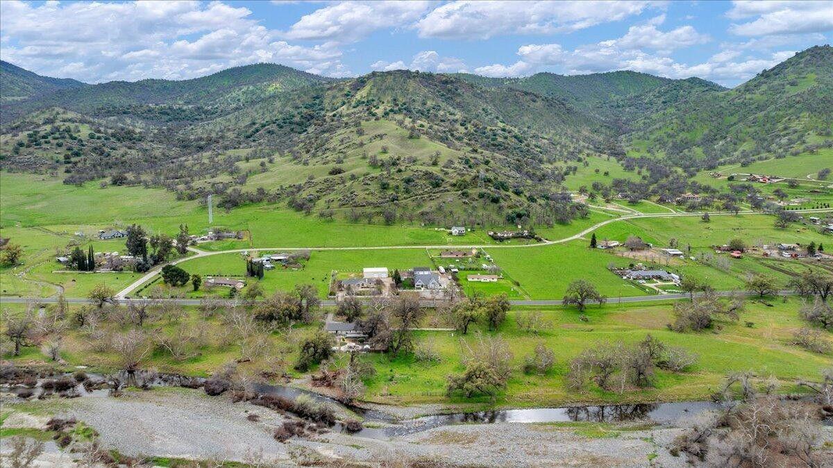 6102 Elwood, Sanger, CA 93657