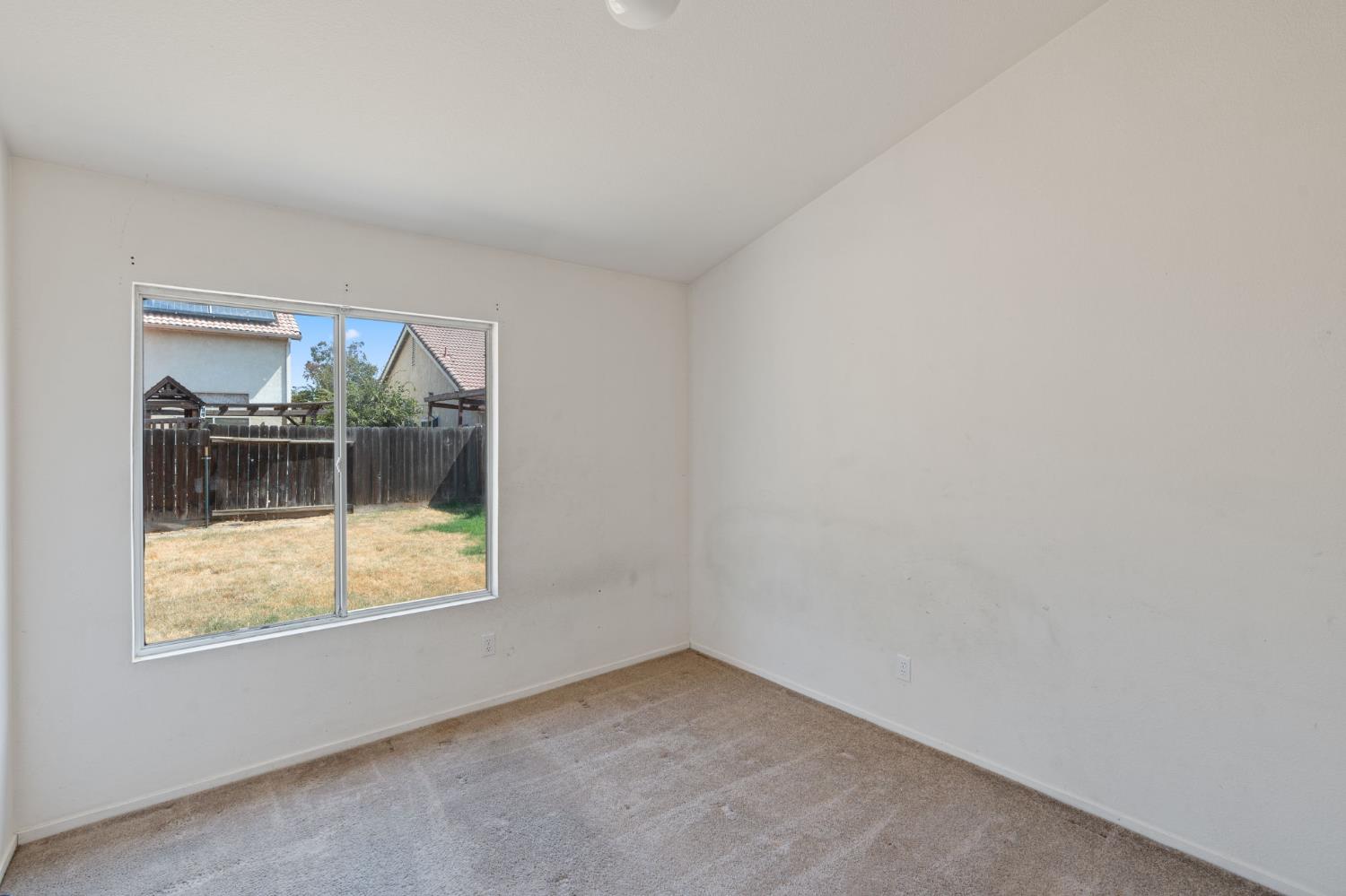 2066 Hastings Dr, Los Banos, CA 93635