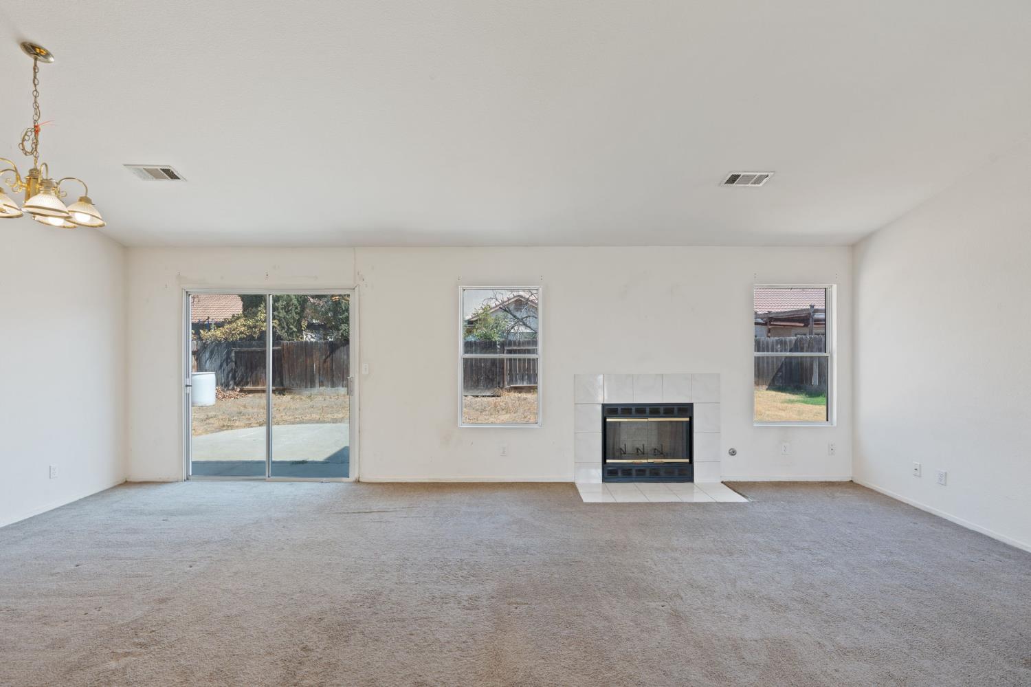 2066 Hastings Dr, Los Banos, CA 93635