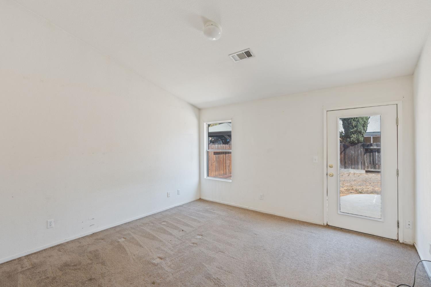 2066 Hastings Dr, Los Banos, CA 93635