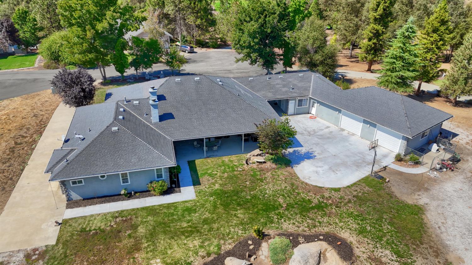 41345 Singing Hills Cir, Ahwahnee, CA 93601