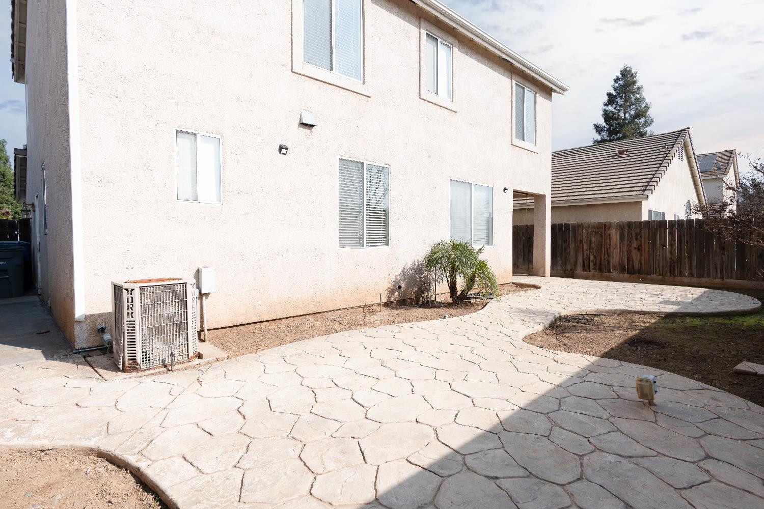 7556 N Trellis Cir, Fresno, CA 93720