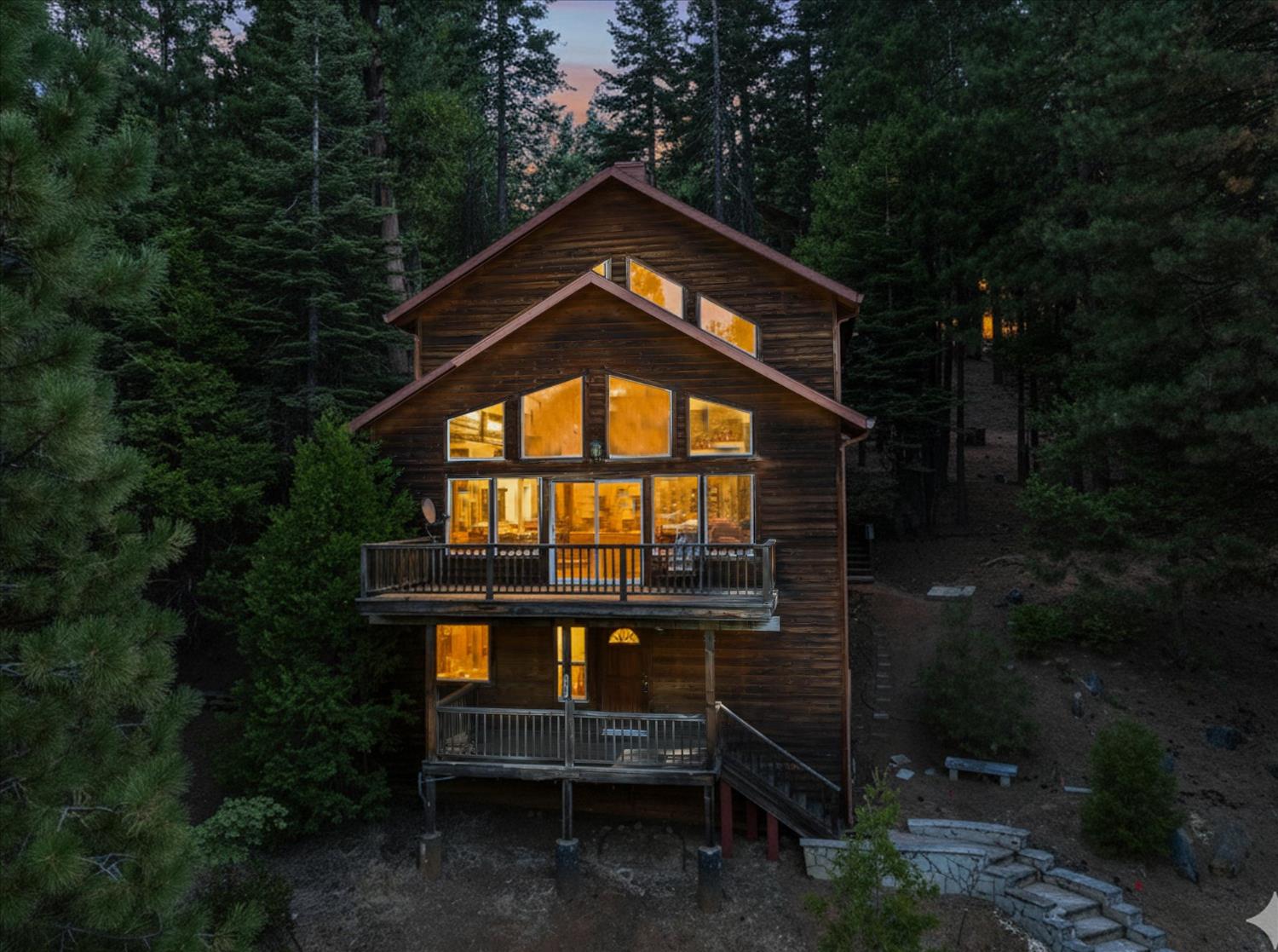 7244 Yosemite Park Way, Yosemite West, CA 95389