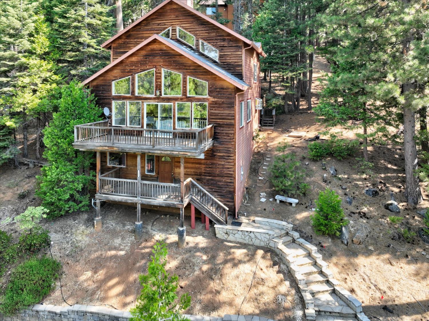 7244 Yosemite Park Way, Yosemite West, CA 95389