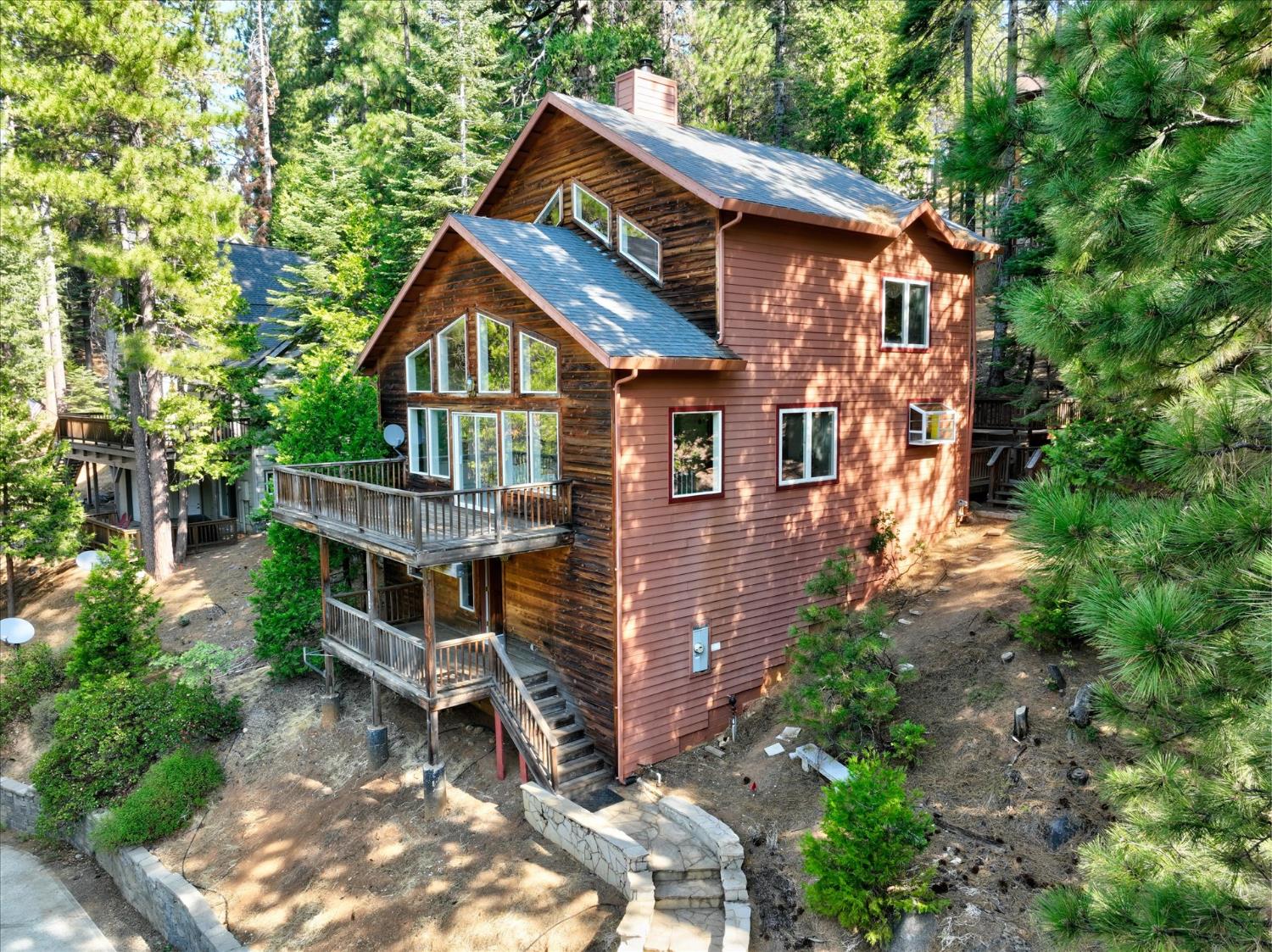 7244 Yosemite Park Way, Yosemite West, CA 95389