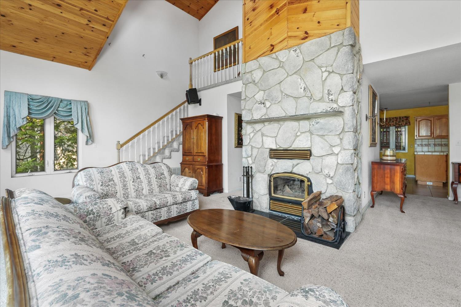 7244 Yosemite Park Way, Yosemite West, CA 95389