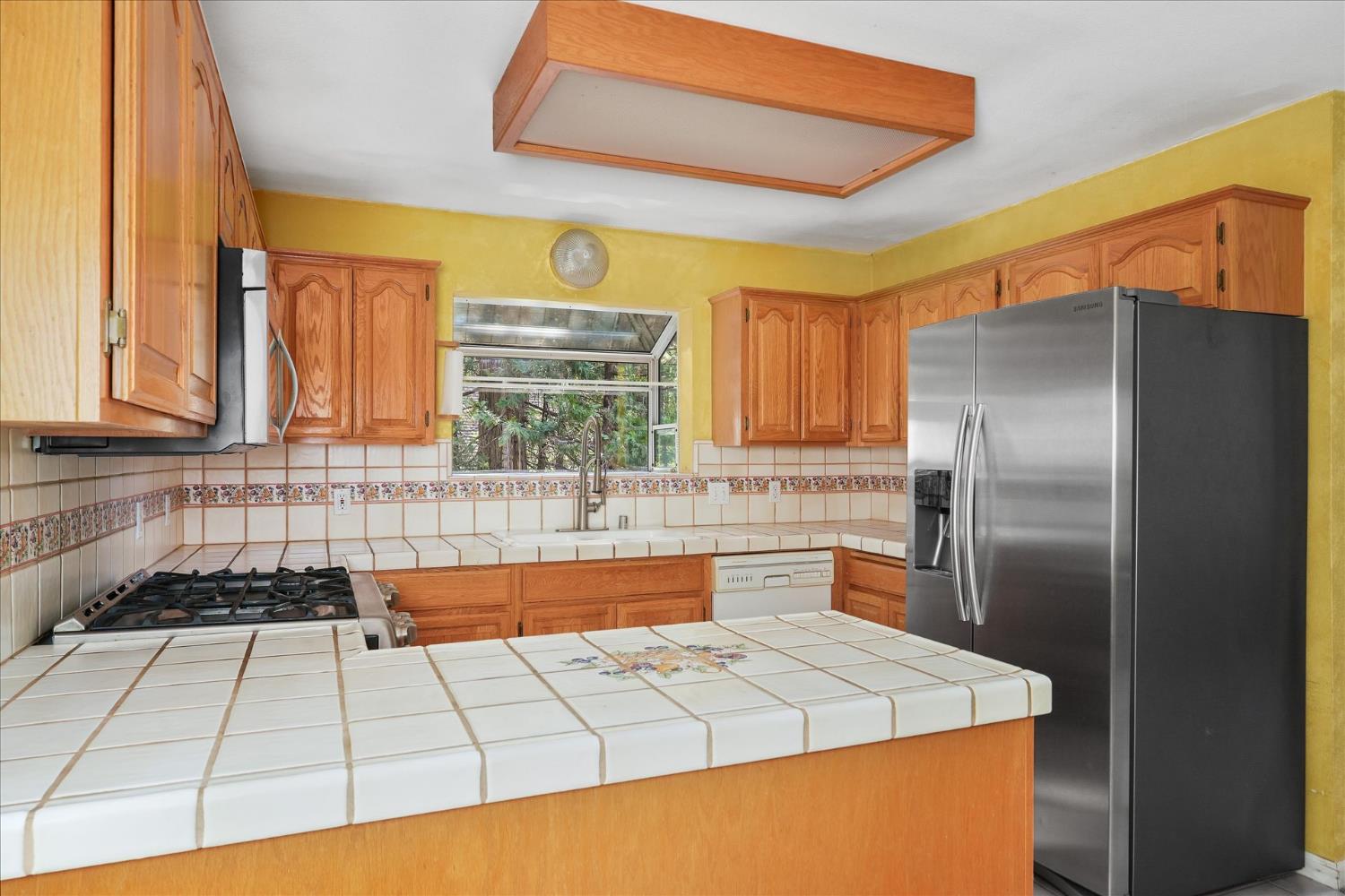 7244 Yosemite Park Way, Yosemite West, CA 95389