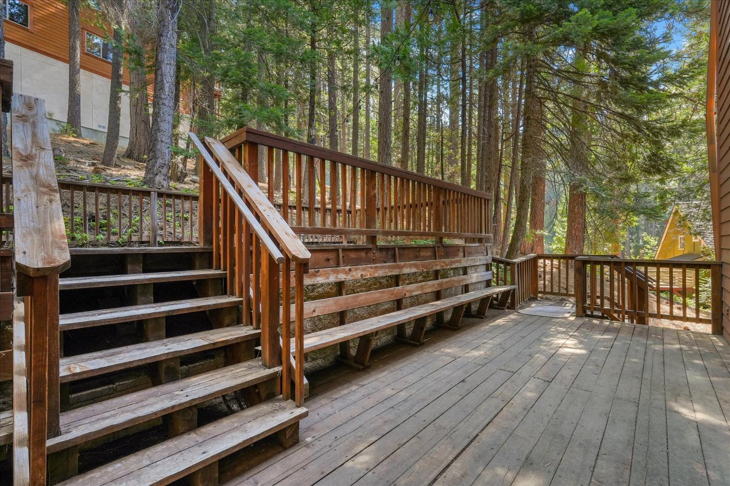 7244 Yosemite Park Way, Yosemite West, CA 95389