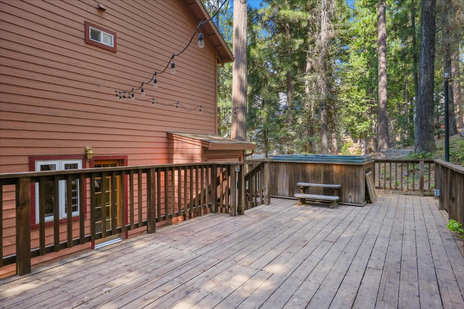 7244 Yosemite Park Way, Yosemite West, CA 95389