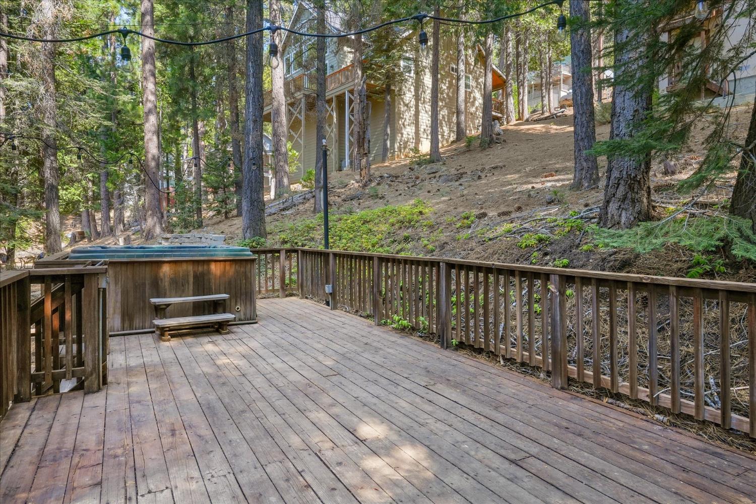 7244 Yosemite Park Way, Yosemite West, CA 95389