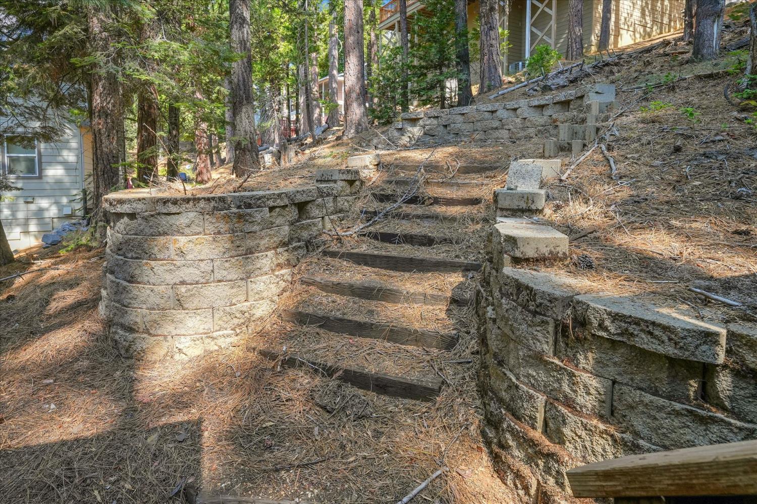 7244 Yosemite Park Way, Yosemite West, CA 95389