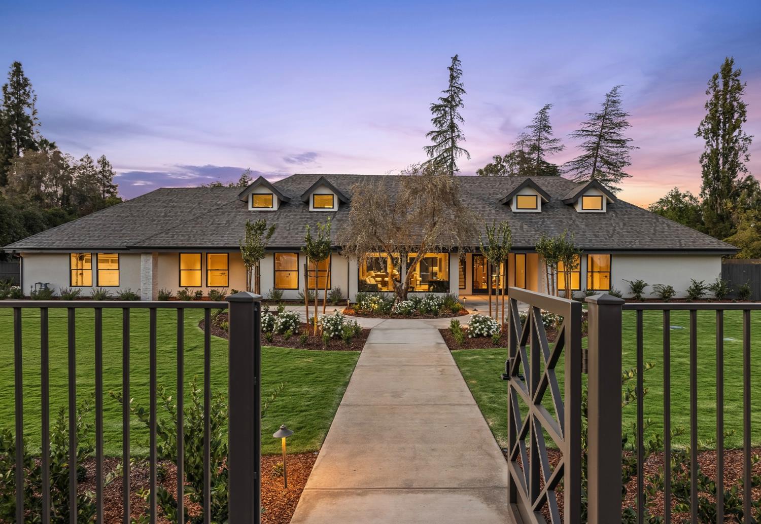 2246 W Palo Alto Ave, Fresno, CA 93711