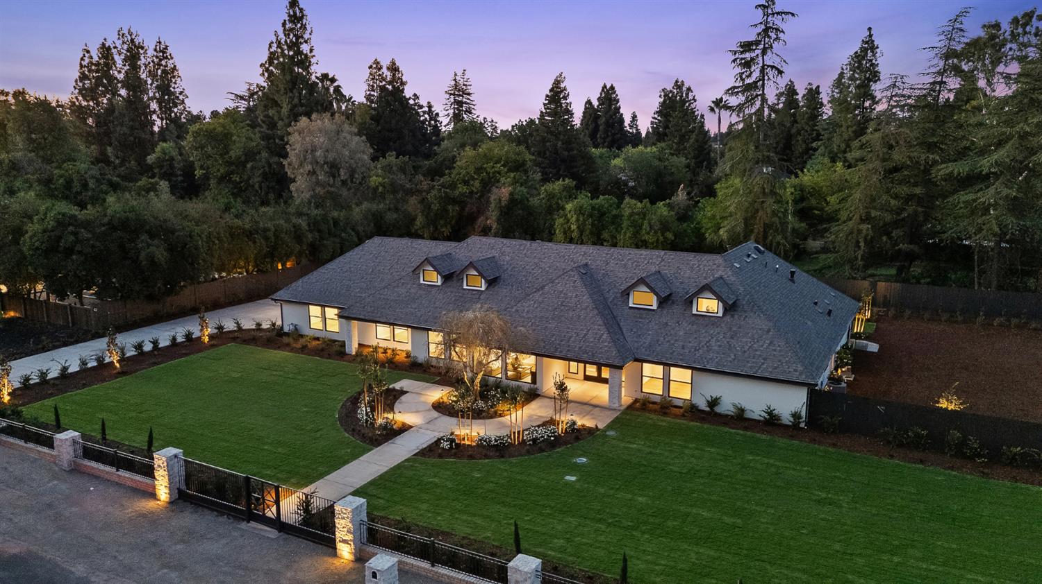 2246 W Palo Alto Ave, Fresno, CA 93711