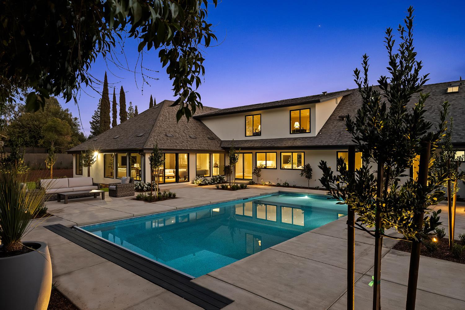 2246 W Palo Alto Ave, Fresno, CA 93711