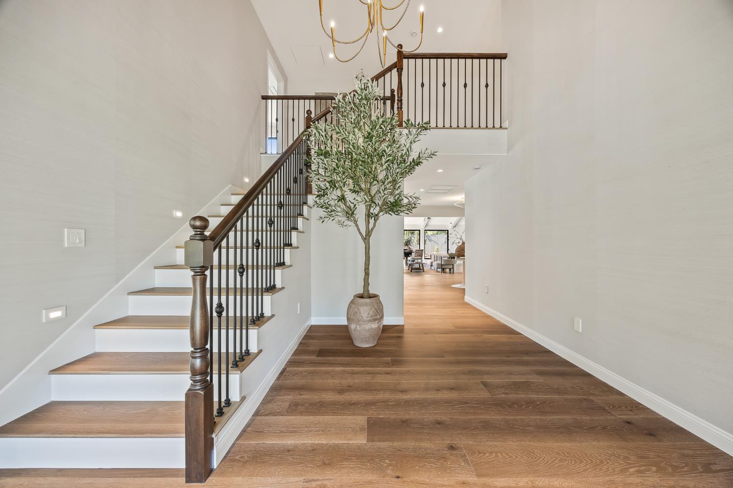 2246 W Palo Alto Ave, Fresno, CA 93711