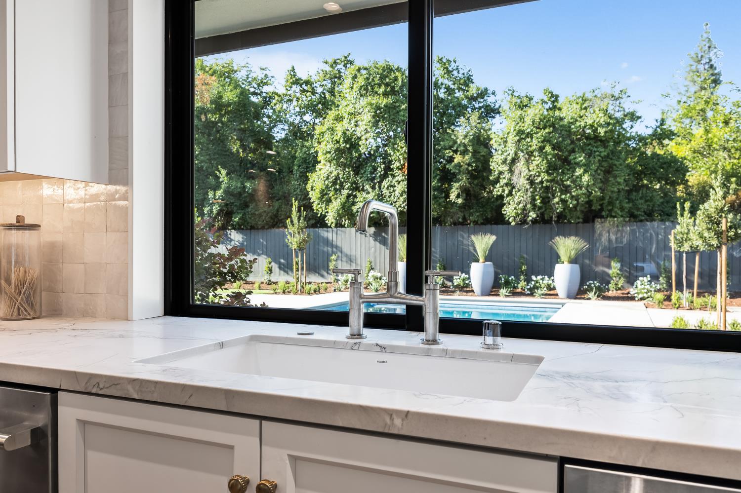 2246 W Palo Alto Ave, Fresno, CA 93711