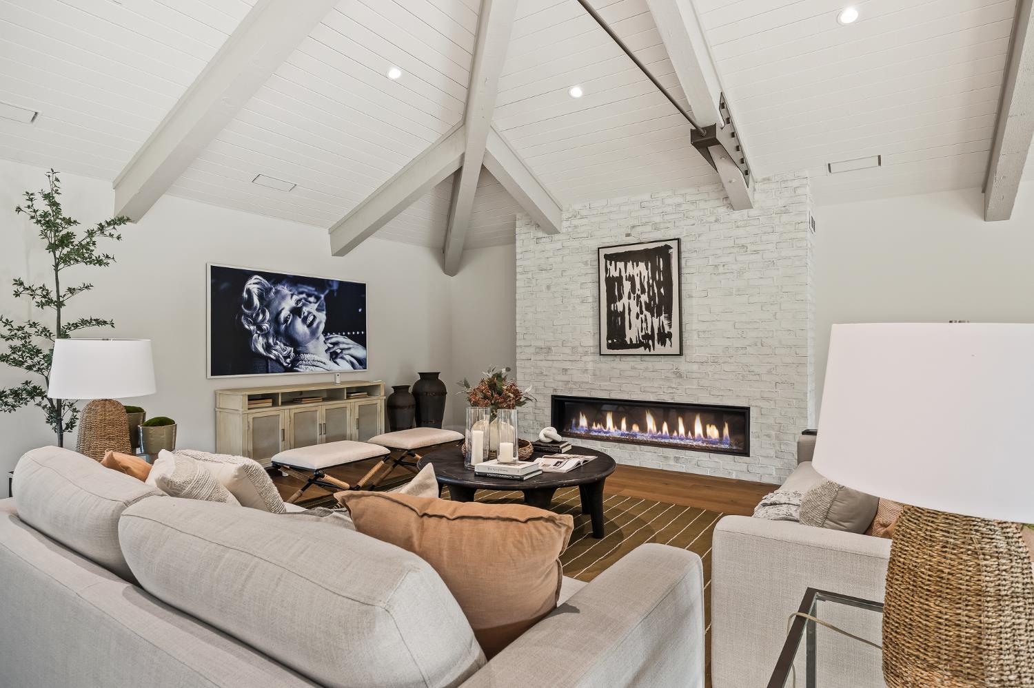 2246 W Palo Alto Ave, Fresno, CA 93711