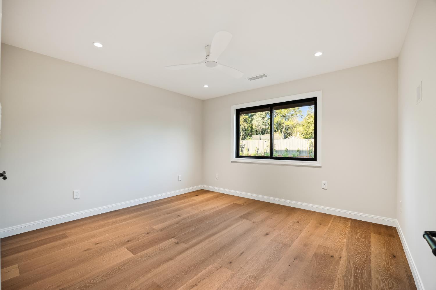 2246 W Palo Alto Ave, Fresno, CA 93711