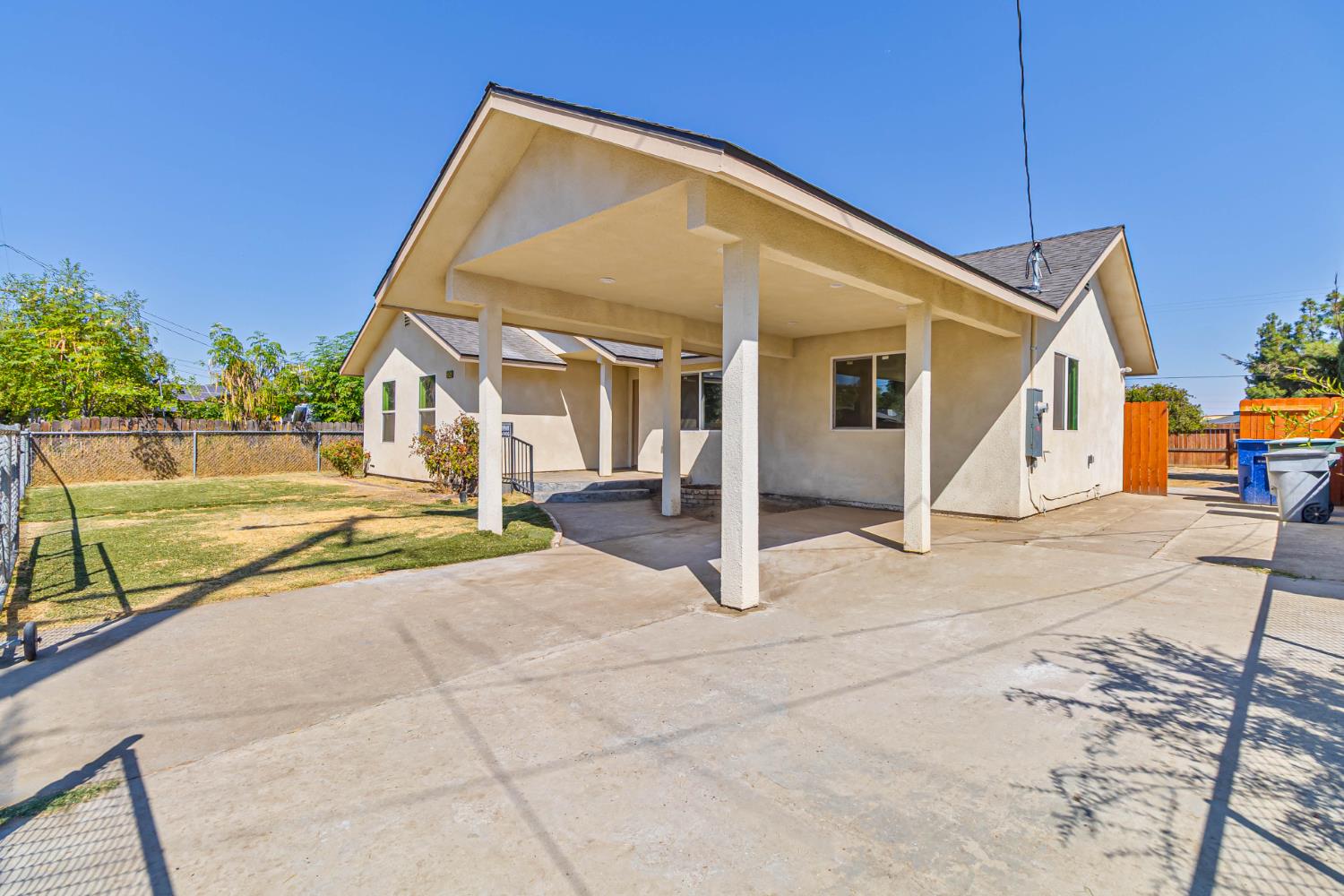 3243 E Simpson Ave, Fresno, CA 93703