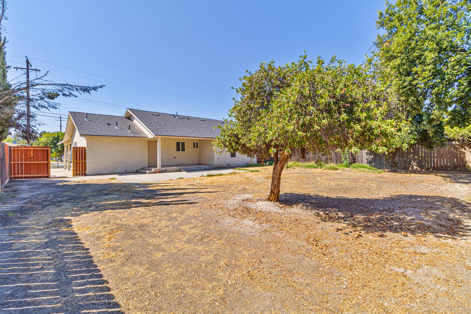 3243 E Simpson Ave, Fresno, CA 93703