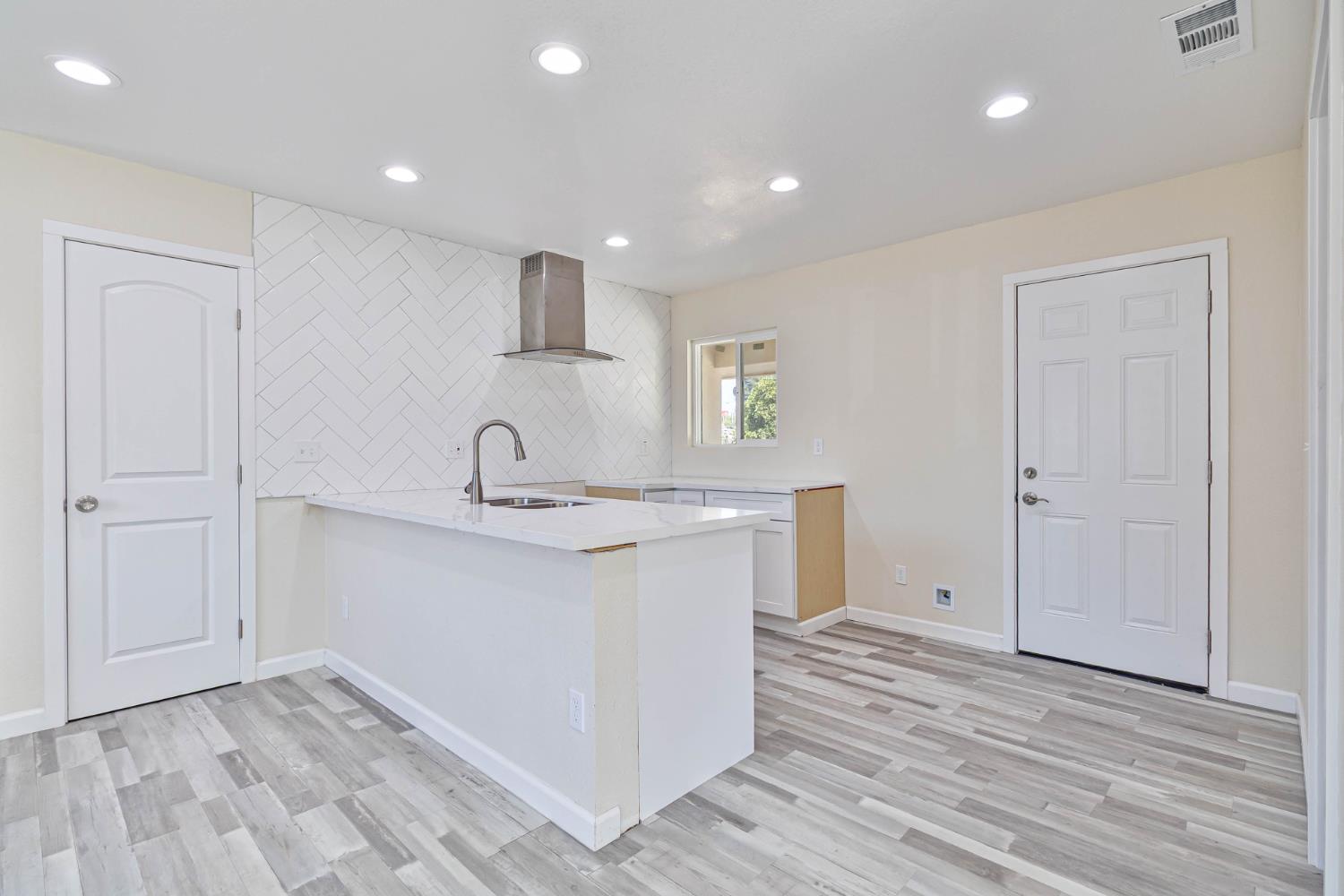 3243 E Simpson Ave, Fresno, CA 93703