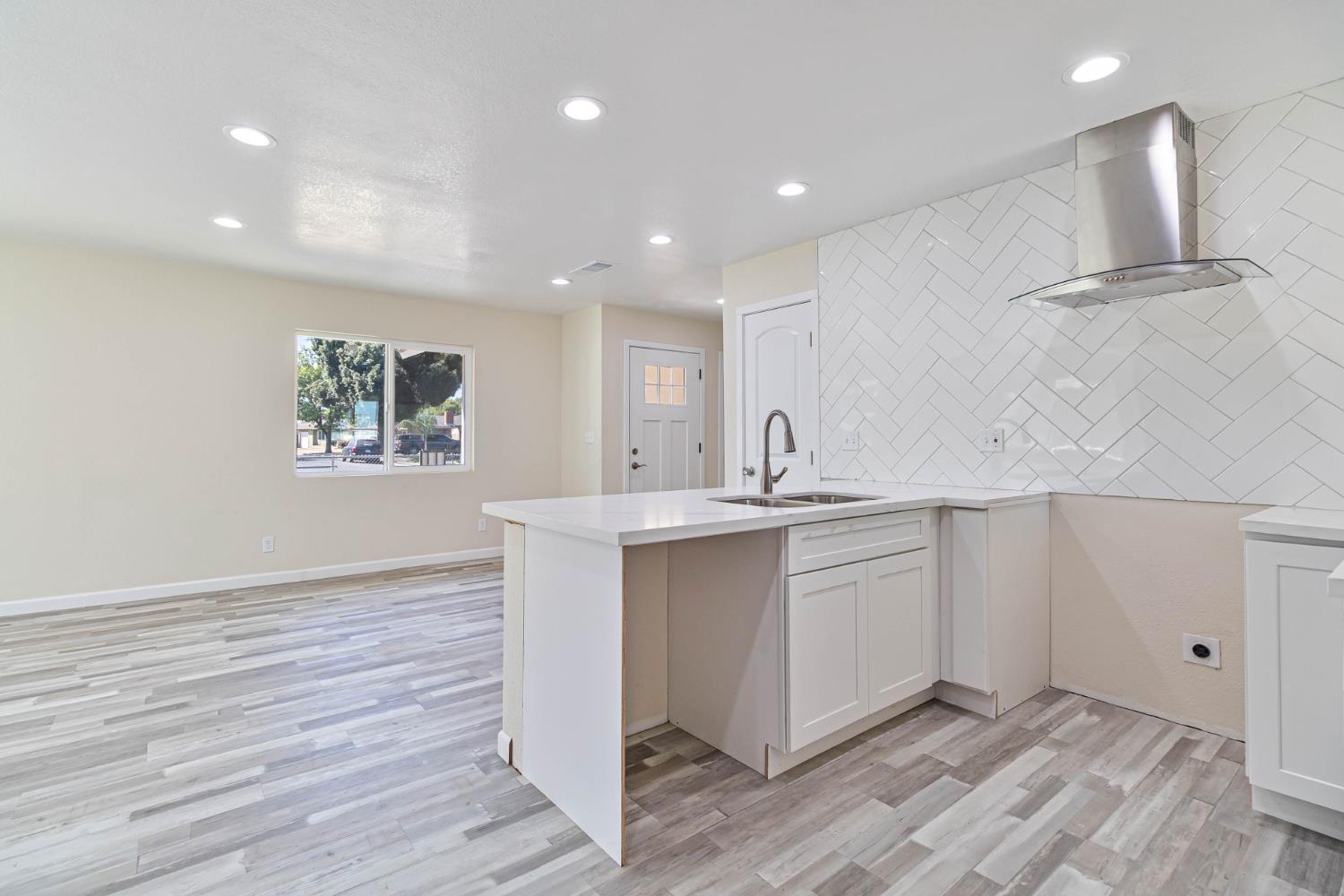 3243 E Simpson Ave, Fresno, CA 93703