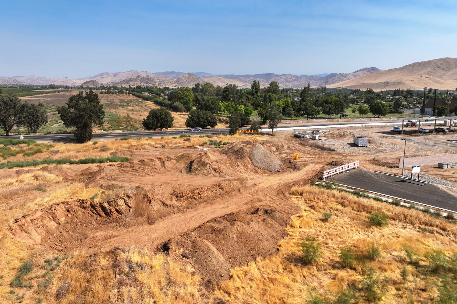 709 W Naranjo Ave, Woodlake, CA 93286