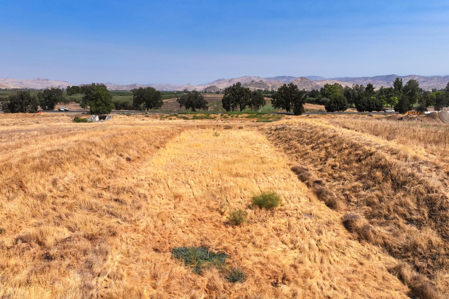 709 W Naranjo Ave, Woodlake, CA 93286