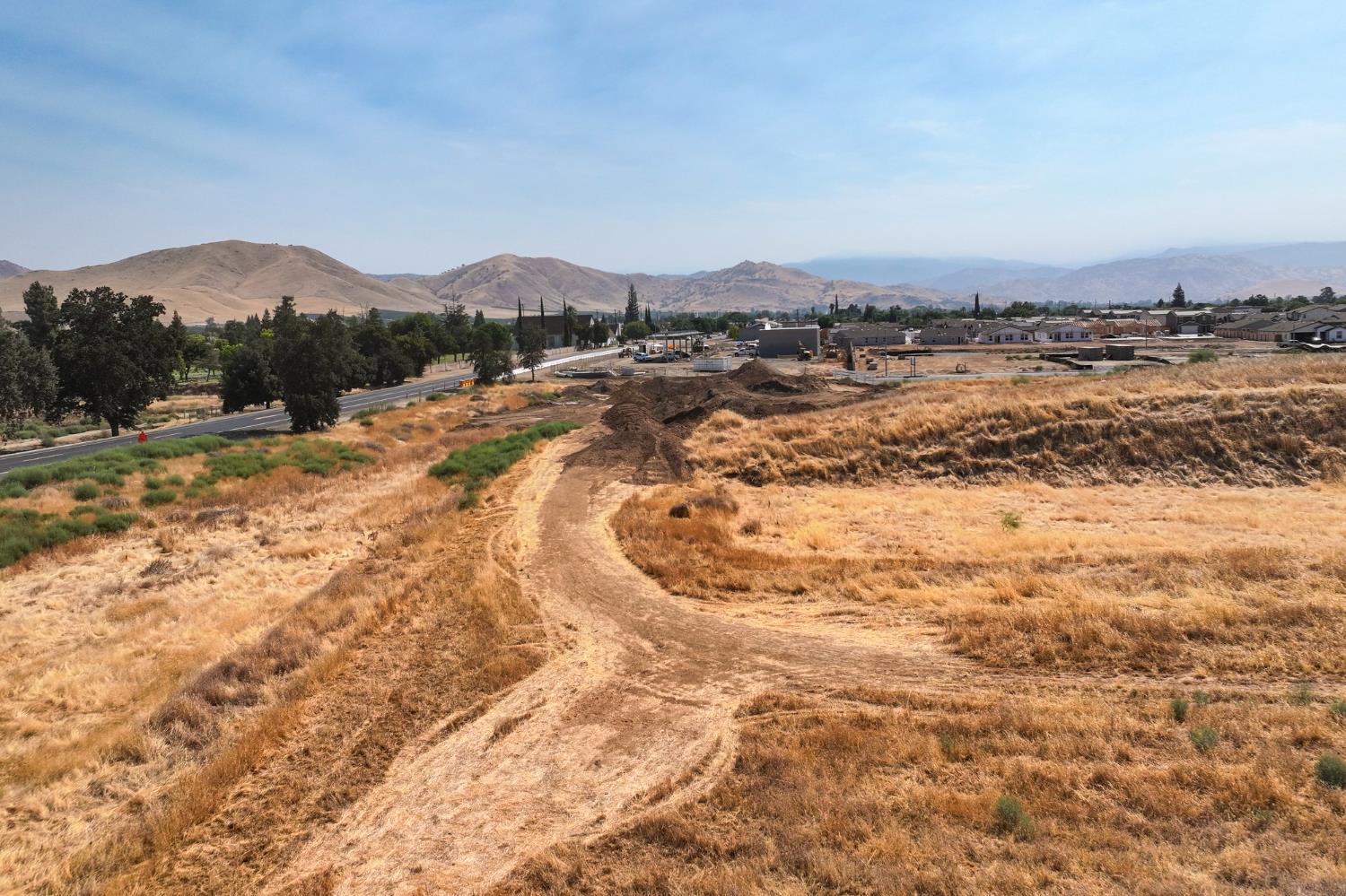 709 W Naranjo Ave, Woodlake, CA 93286