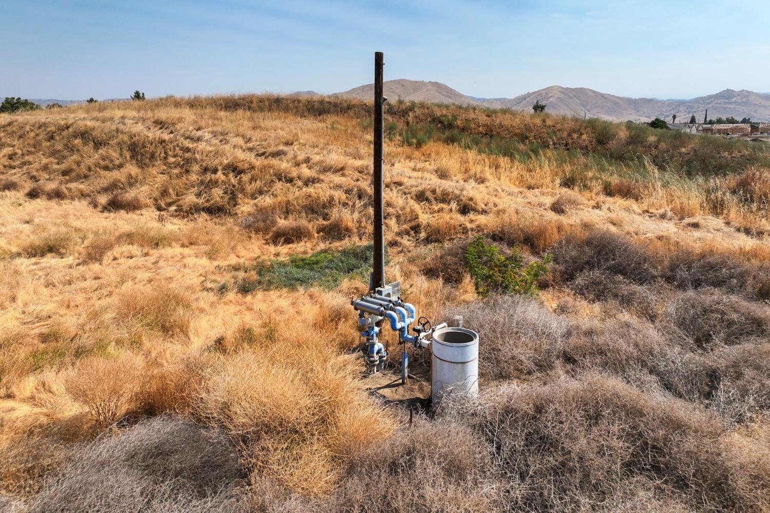 709 W Naranjo Ave, Woodlake, CA 93286