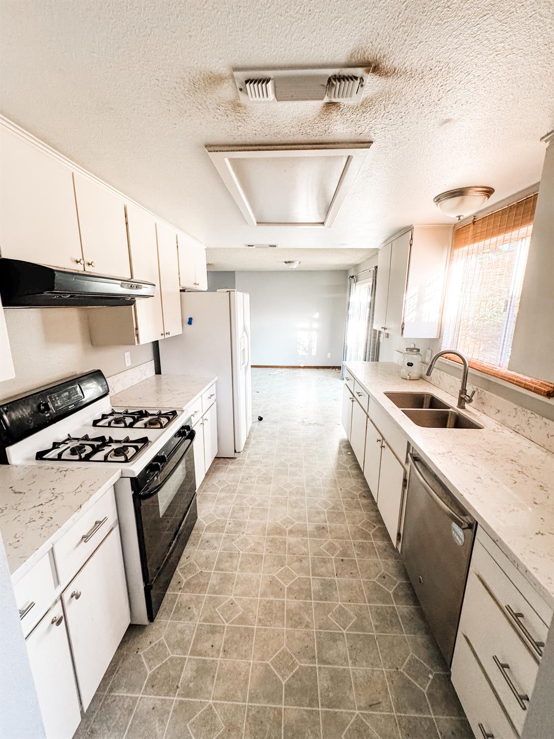 545 dovewood Ct, Coalinga, CA 93210