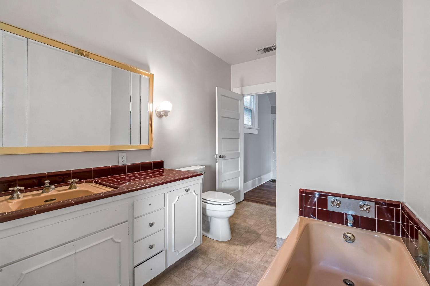 721 E Home Ave, Fresno, CA 93728