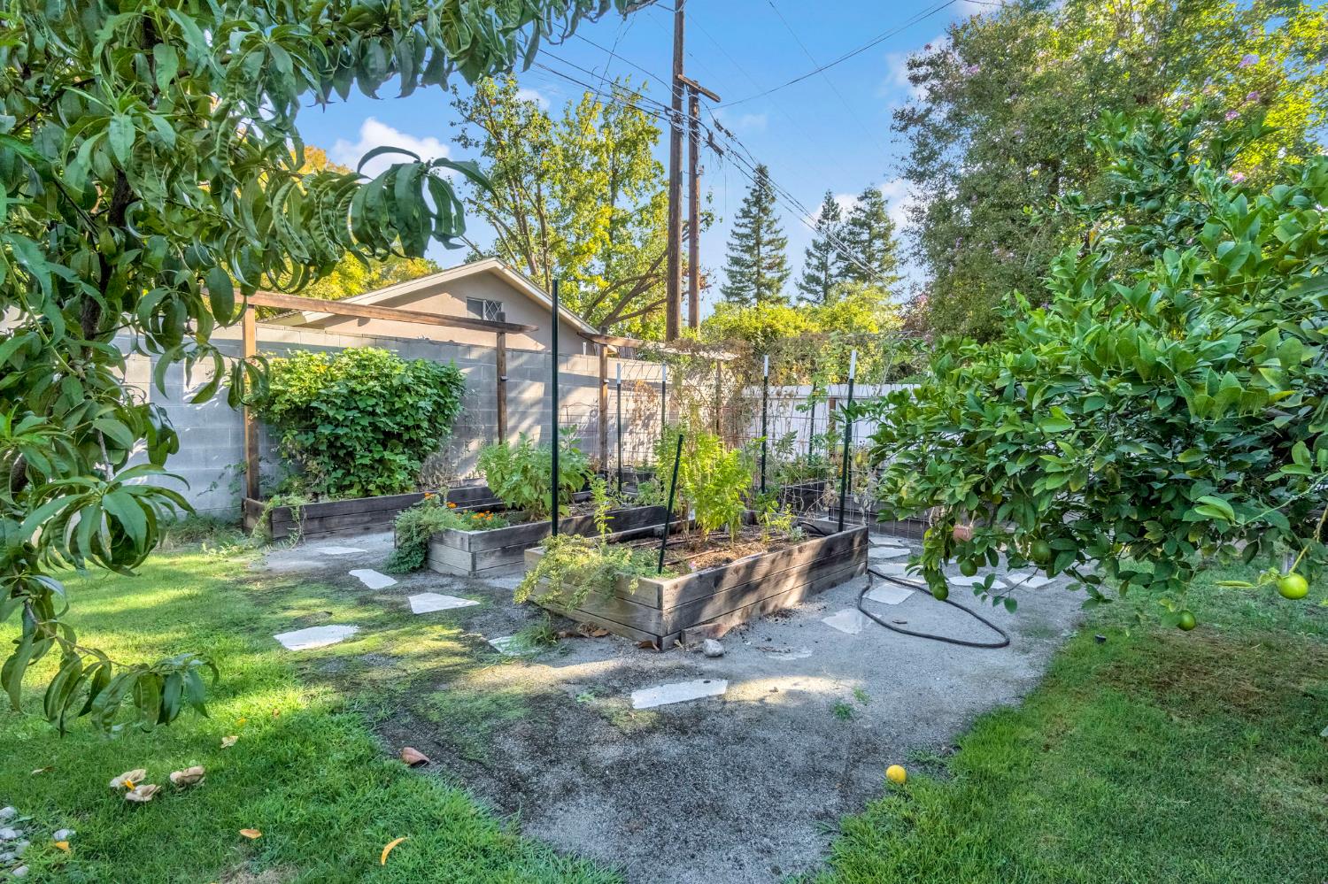 721 E Home Ave, Fresno, CA 93728