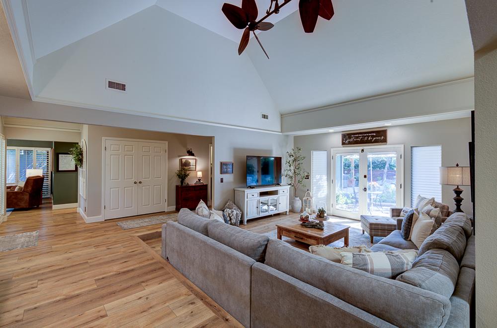 2555 W Bluff Ave #152, Fresno, CA 93711