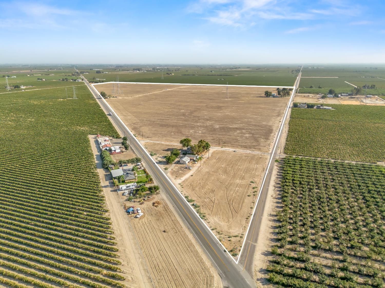 5920 W Springfield Ave, Raisin City, CA 93652